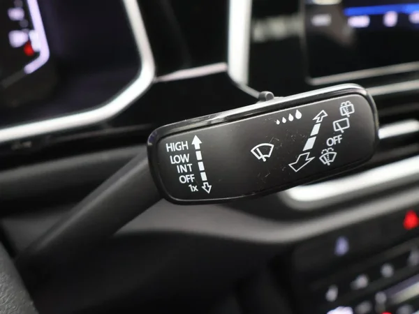 Volkswagen T-Roc (2023) — foto 14 van 28