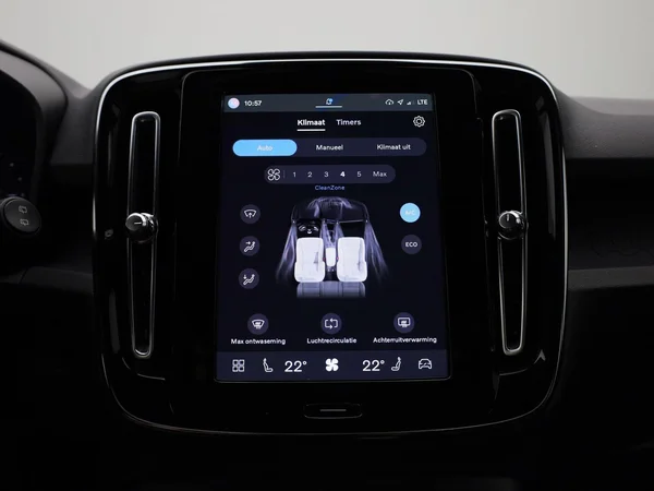 Volvo XC40 (2023) — foto 9 van 45