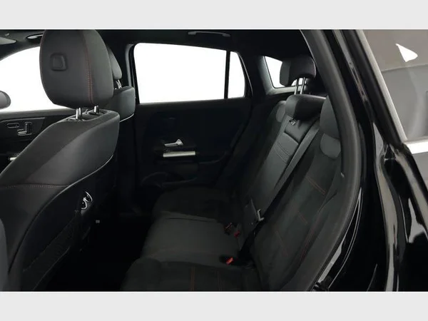 Mercedes-Benz GLA 180 (2024) — foto 6 van 15