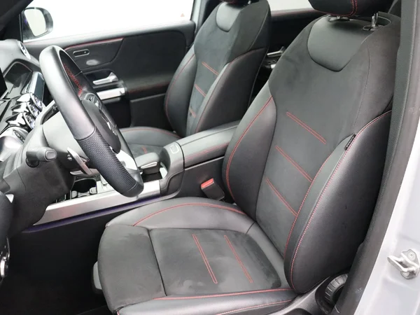 Mercedes-Benz GLB (2021) — foto 7 van 33
