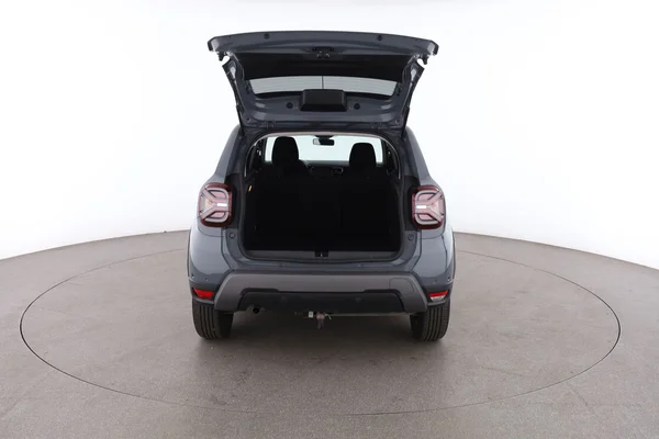 Dacia Duster (2023) — foto 9 van 18