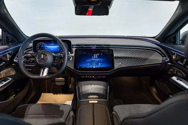 Mercedes-Benz E-Klasse (2024) — foto 13 van 46