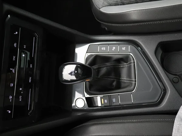 VOLKSWAGEN Tiguan (2021) — foto 14 van 21