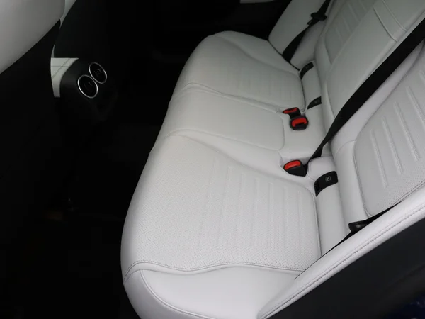 Mercedes-Benz C-Klasse (2026) — foto 10 van 27