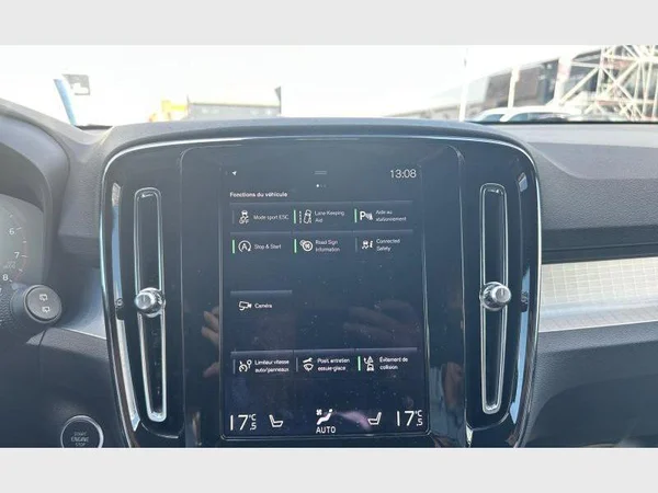 Volvo XC40 (2024) — foto 8 van 29