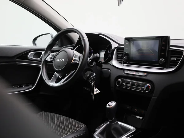 Kia cee'd (2024) — foto 25 van 37