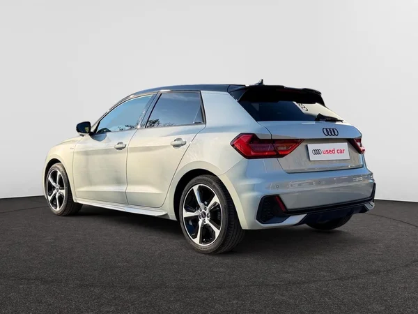 AUDI A1 Sportback (2023) — foto 2 van 16