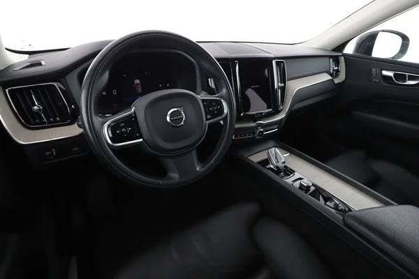 Volvo XC60 (2021) — foto 2 van 16