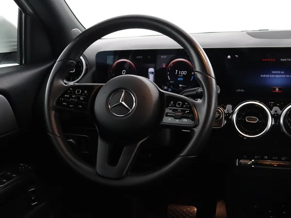 MERCEDES GLA 250 (2022) — foto 14 van 31
