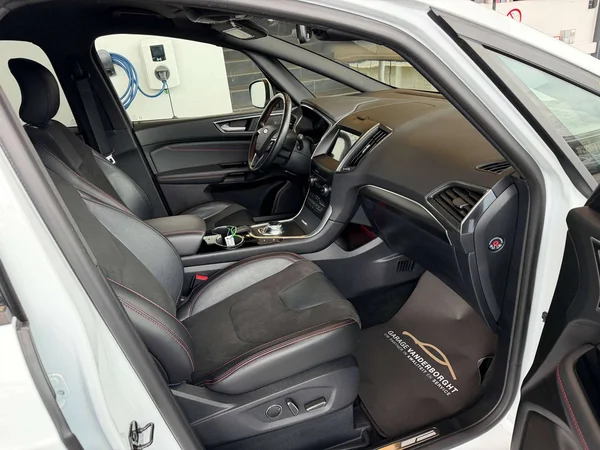 Ford S-Max (2023) — foto 22 van 22