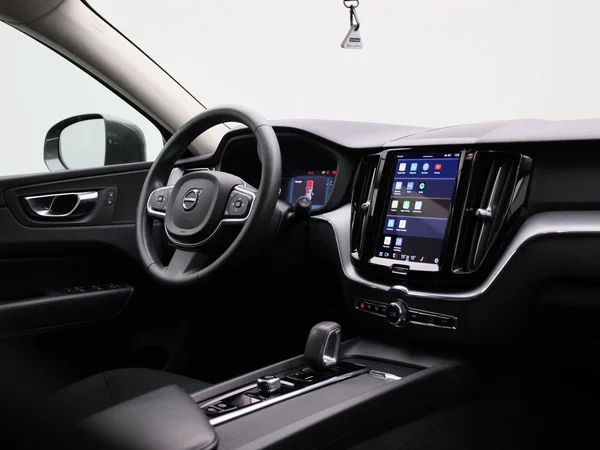 Volvo XC60 (2021) — foto 31 van 44