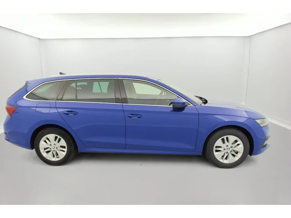 SKODA Octavia Combi (2022) — foto 3 van 35