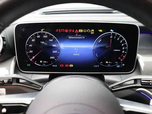 Mercedes-Benz GLC (2024) — foto 7 van 36