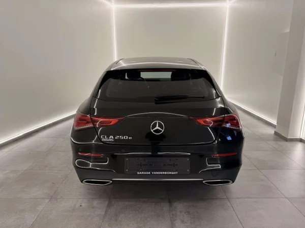 Mercedes-Benz CLA (2023) — foto 17 van 21