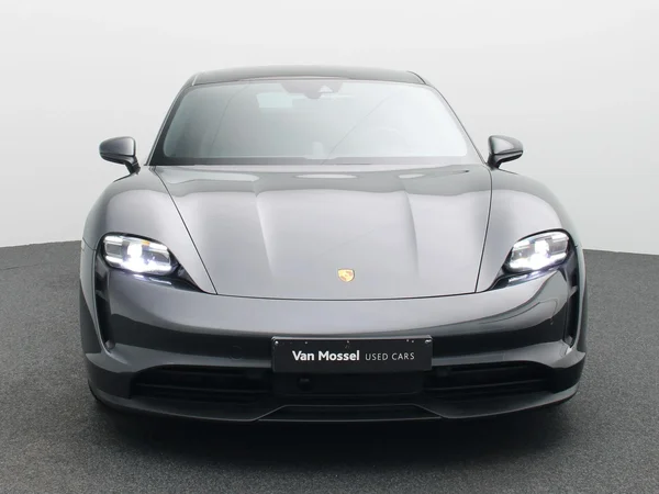 Porsche Taycan (2022) — foto 23 van 38