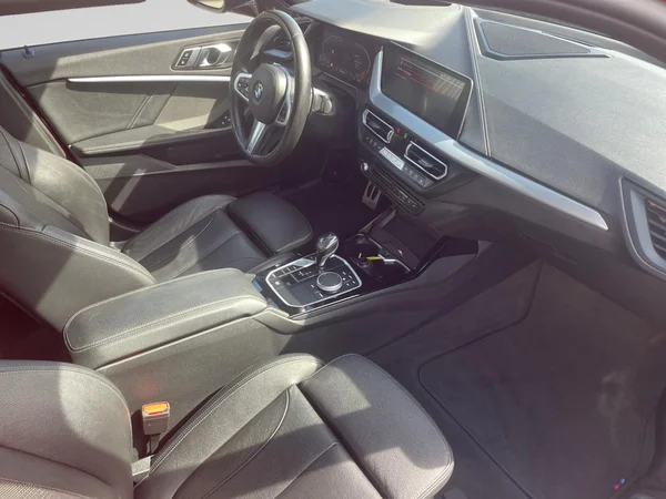 BMW 118 Hatch (2020) — foto 9 van 21