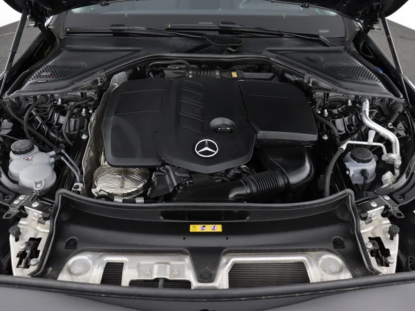 MERCEDES E 220 (2024) — foto 6 van 29