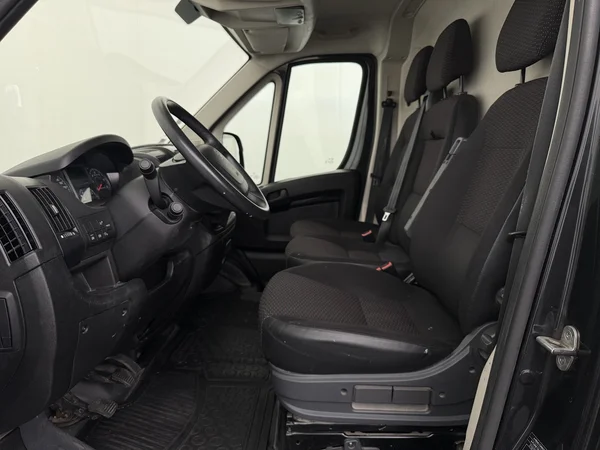 PEUGEOT Boxer (2021) — foto 2 van 23
