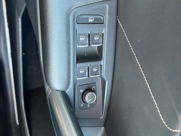 VOLKSWAGEN Tiguan (2022) — foto 18 van 34