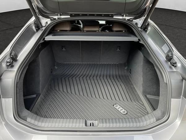 AUDI A6 Sportback e-tron (2025) — foto 15 van 16