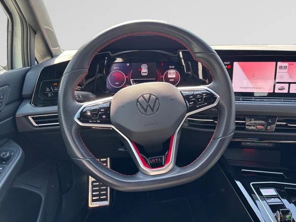 VOLKSWAGEN Golf VIII GTI (2024) — foto 4 van 24