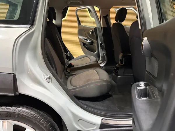 Mini One (2019) — foto 8 van 22