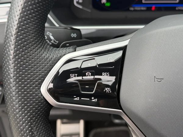 VOLKSWAGEN Tiguan (2023) — foto 13 van 23