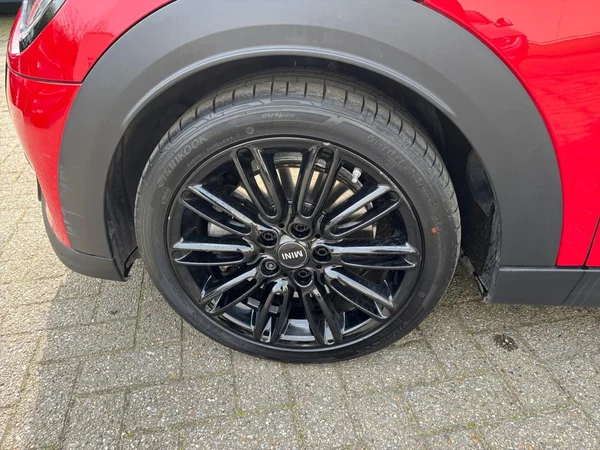 MINI Mini 5 Doors (F55 LCI II) (2022) — foto 16 van 24