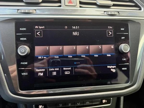VOLKSWAGEN Tiguan (2018) — foto 15 van 34
