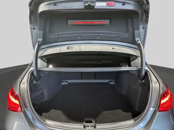 Mercedes-Benz C-Klasse (2024) — foto 17 van 19