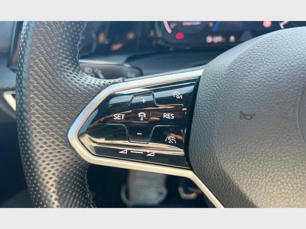 Volkswagen Golf VIII (2022) — foto 8 van 23