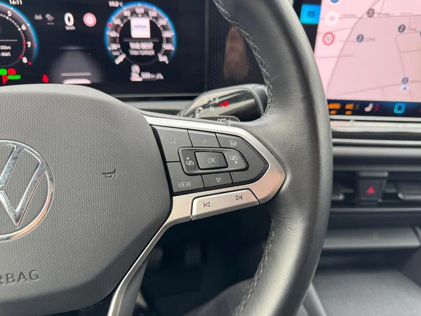 VOLKSWAGEN Tiguan (2024) — foto 5 van 24