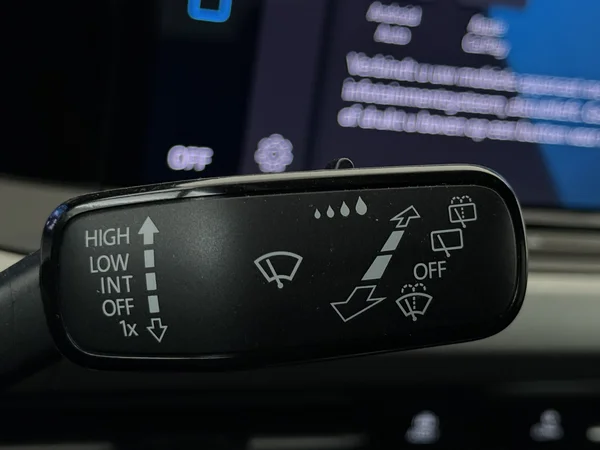 VOLKSWAGEN Golf (2024) — foto 17 van 28