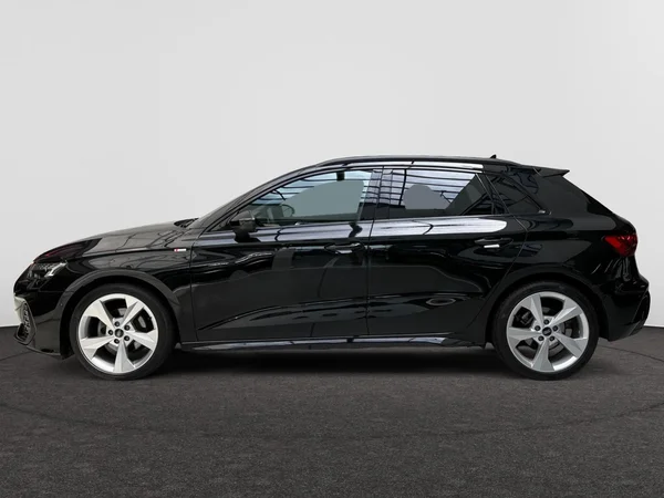 AUDI A3 Sportback (2025) — foto 2 van 15