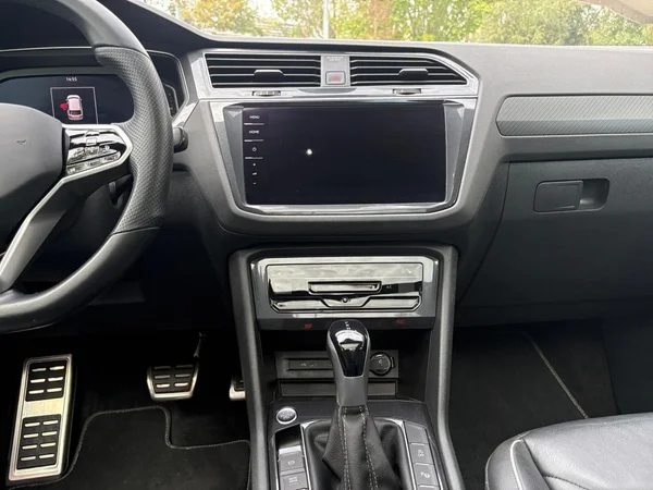 VOLKSWAGEN Tiguan (2023) — foto 3 van 24