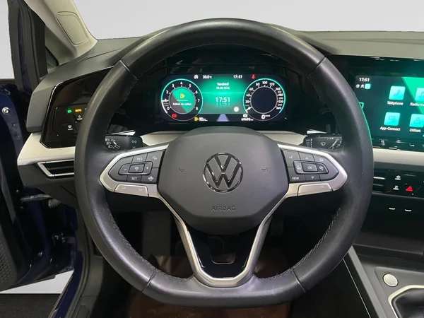 VOLKSWAGEN Golf VIII (2023) — foto 2 van 18