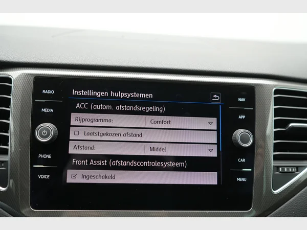 VOLKSWAGEN Golf Sportsvan (2019) — foto 18 van 27