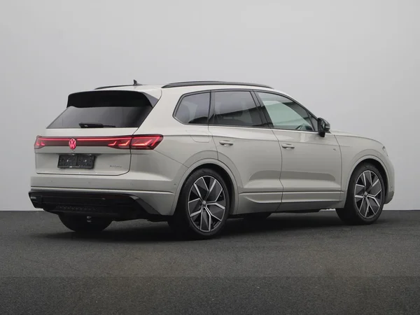 VOLKSWAGEN Touareg R (2025) — foto 12 van 27