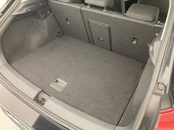 VOLKSWAGEN T-Roc (2021) — foto 25 van 36