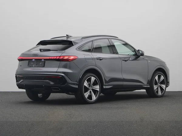 AUDI Q5 Sportback (2025) — foto 12 van 24