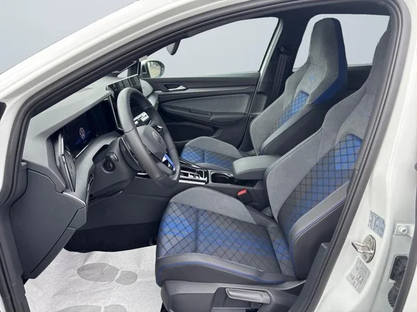 VOLKSWAGEN Golf VIII R (2025) — foto 4 van 33