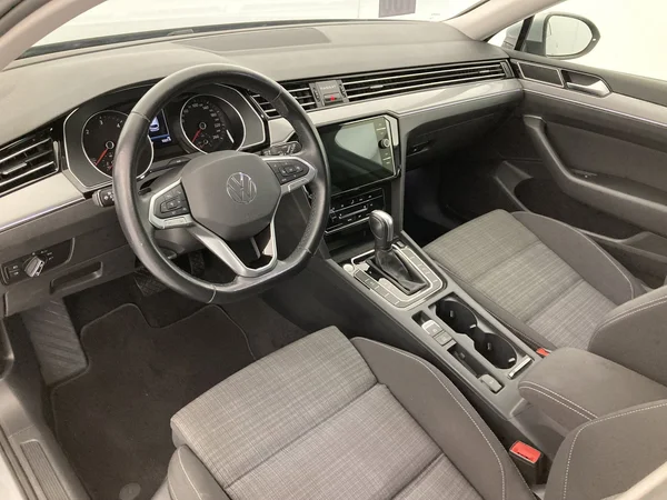 VOLKSWAGEN Passat Variant (2021) — foto 30 van 36