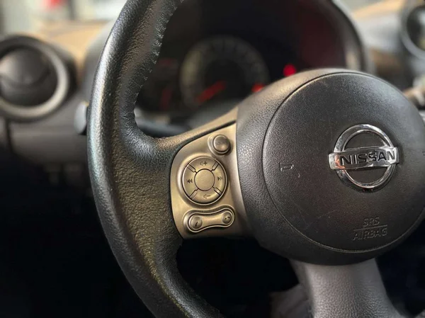Nissan Micra (2013) — foto 9 van 10