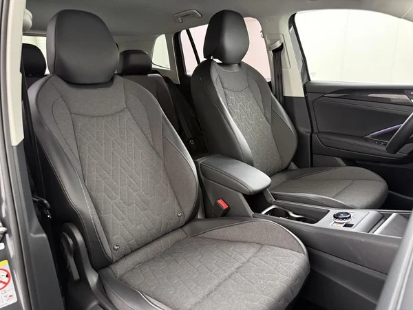 VOLKSWAGEN Tiguan (2025) — foto 16 van 18