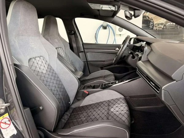 Volkswagen Golf (2024) — foto 22 van 22