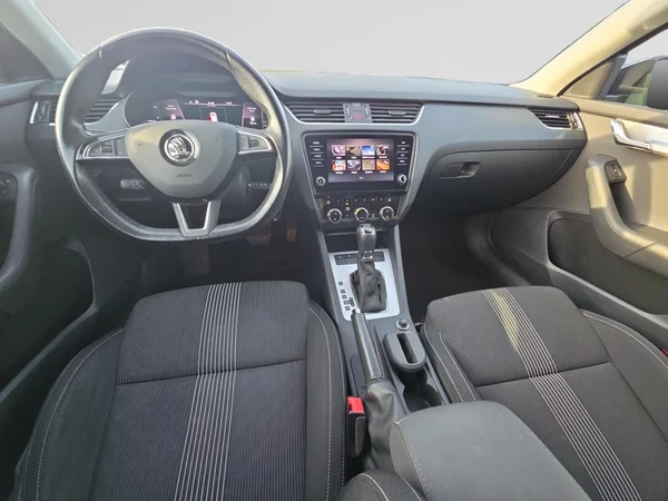 SKODA Octavia SW (2019) — foto 2 van 24