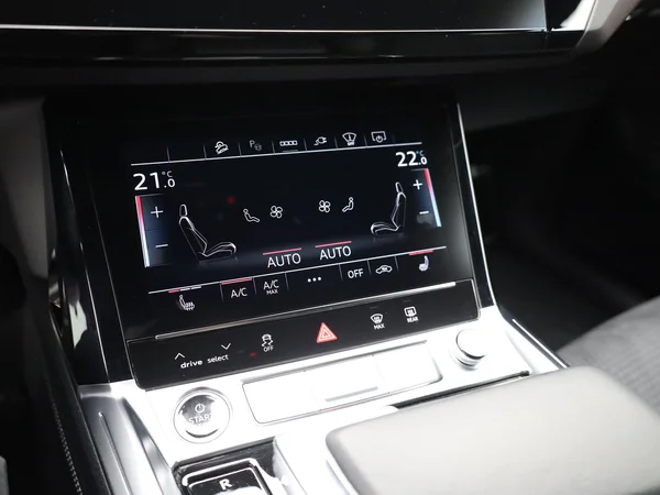 AUDI Q8 e-tron Sportback (2024) — foto 25 van 25