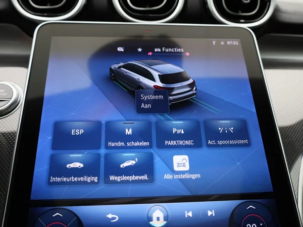Mercedes-Benz C-Klasse (2022) — foto 17 van 54