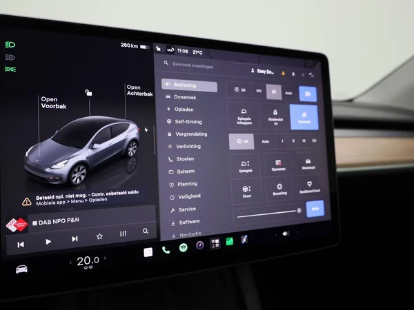 Tesla Model Y (2023) — foto 8 van 41