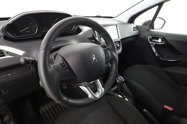 Peugeot 208 (2019) — foto 2 van 16